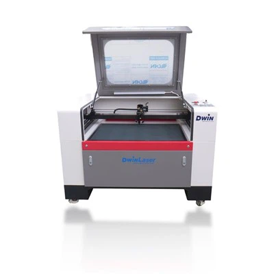 Vad är gravyrplanheten hos en CO2-lasergraveringsmaskin?